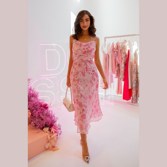 𝐷𝐼𝑆𝑆𝐻 𝐵𝑦𝑟𝑜𝑛 𝑃𝑖𝑛𝑘 𝑀𝑖𝑑𝑖 𝑆𝑙𝑖𝑝 𝐷𝑟𝑒𝑠𝑠 𝐴𝑈 12/ 𝑈𝑆 8 - Picture 2 of 16